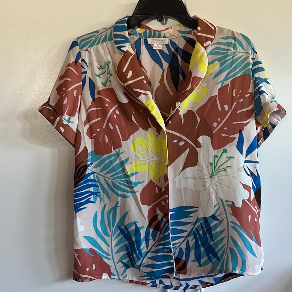{Nwot} Finn & Grace Boutique Brand Collard Blouse